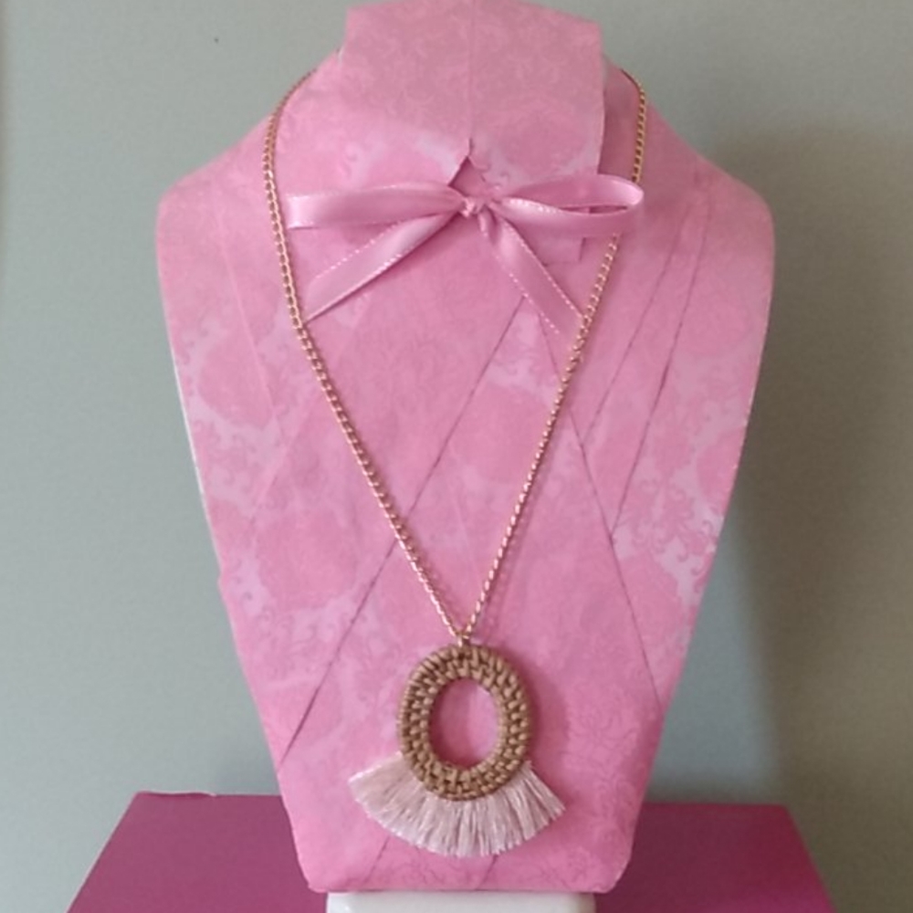 *ONLY 1 LEFT* Pink Bohemian fantassel bamboo necklace